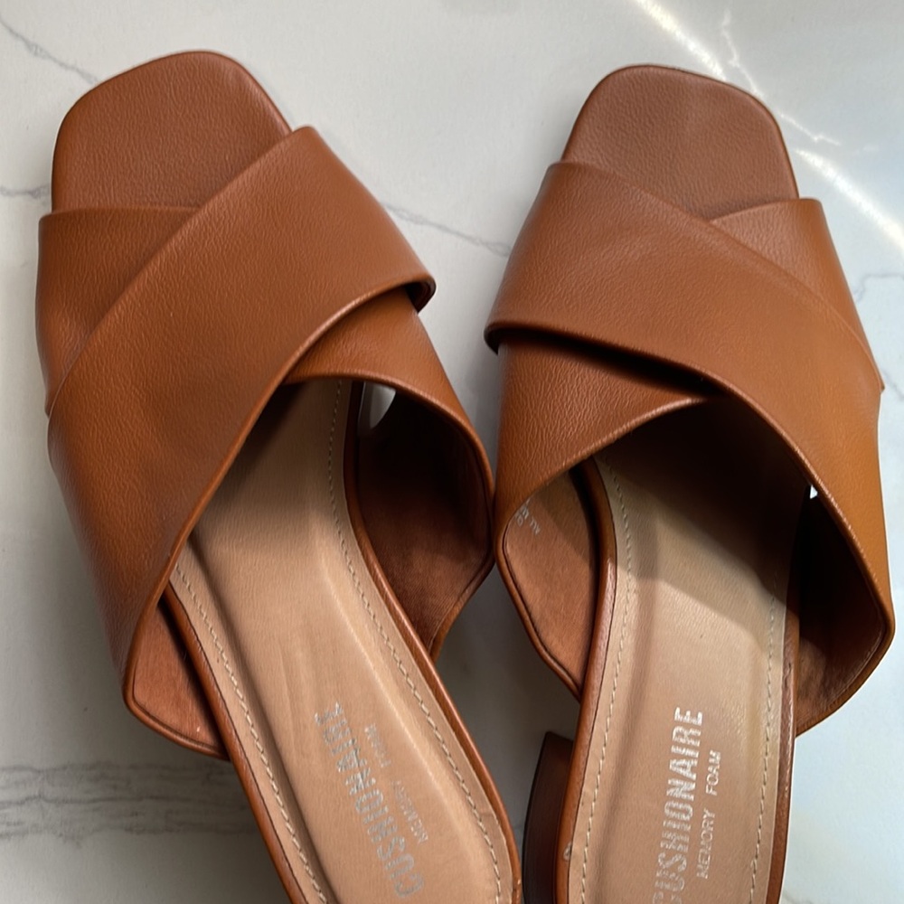 Saddle-Colored Slides. Chunky Heel